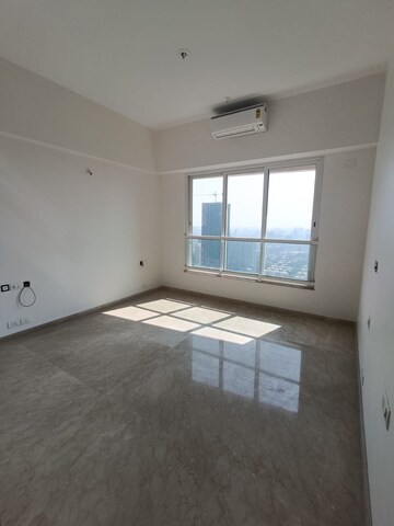 Room in 2 BHK Apartment at Kalpataru Radiance, Goregaon West – for Rent