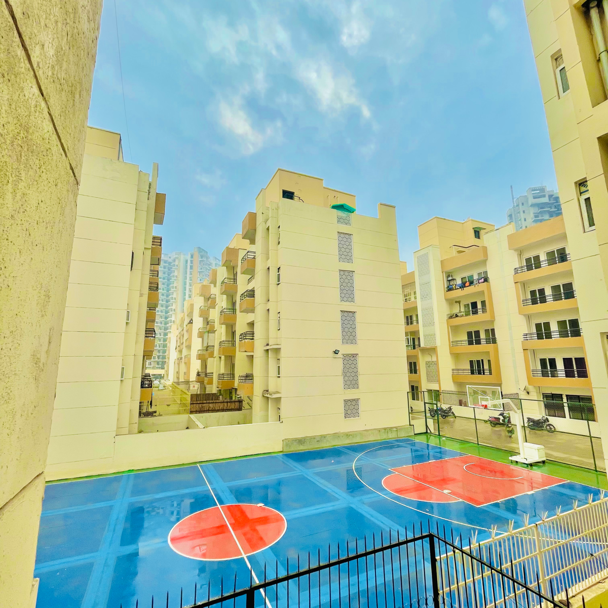 2 BHK + Servant Room Apartment For Sale in Amrapali Centurian Park