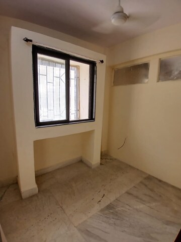 Room in 1.5 BHK Apartment at Mantri Park, Goregaon East – for Sale