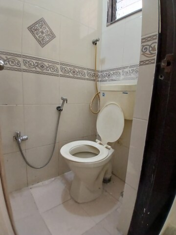 Bathroom in 1.5 BHK Apartment at Mantri Park, Goregaon East – for Sale
