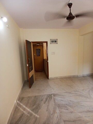 Room in 1.5 BHK Apartment at Mantri Park, Goregaon East – for Sale