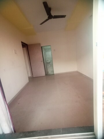 Room in 3 BHK Apartment at Naigaon East – for Rent