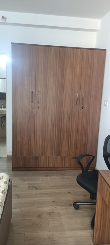 Furnished Amenities in 2 BHK Apartment at Kanakia Paris, Bandra East – for Rent