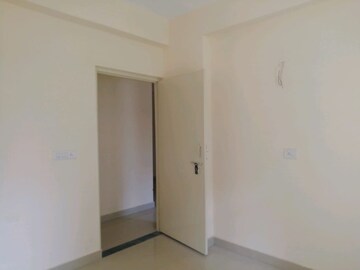 Room in 3 BHK Apartment at Adore Happy Homes Grand, Sector 85 – for Sale