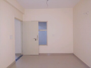 Room in 3 BHK Apartment at Adore Happy Homes Grand, Sector 85 – for Sale