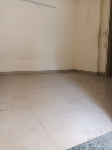 Room in 3 BHK Apartment at Adore Happy Homes Grand, Sector 85 – for Sale