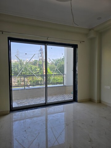 Room in 2 BHK Apartment at Tulip White, Sector 69 – for Rent