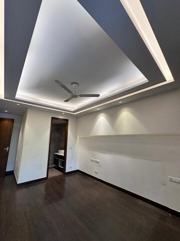 Furnished Amenities in 4 BHK Builder Floor at DLF Building 10, Dlf Phase ii – for Rent