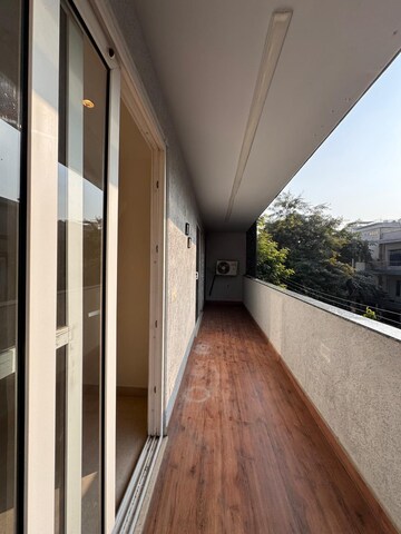 Balcony in 4 BHK Builder Floor at DLF Building 10, Dlf Phase ii – for Rent