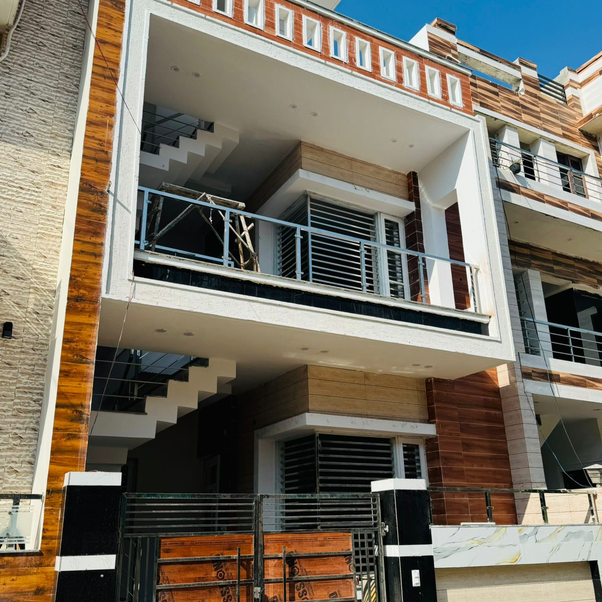 4 BHK + Extra Room Independent House For Sale in Shivalik City 