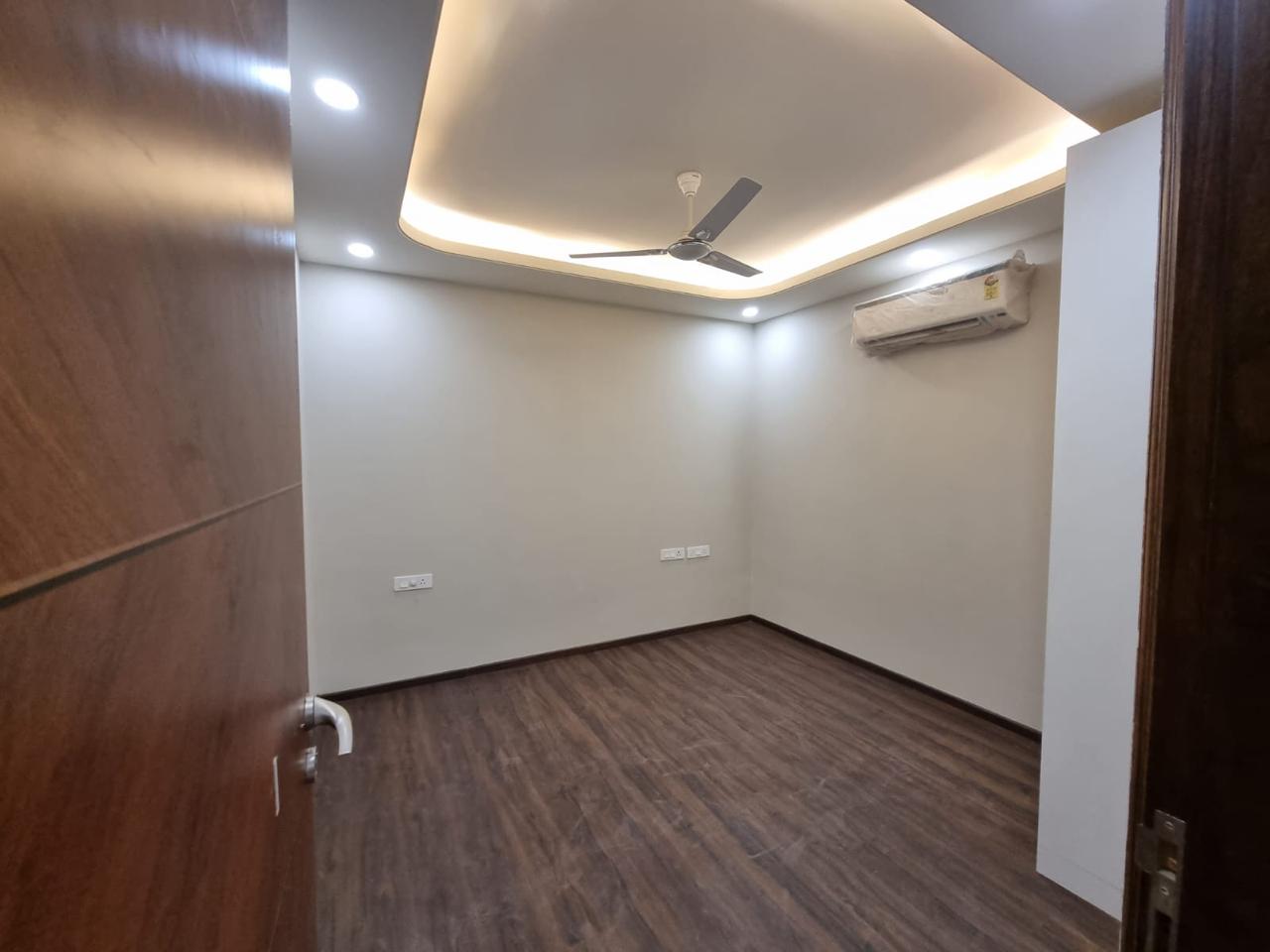 4 BHK 270 Sq.Yd. Builder Floor in DLF City Phase V