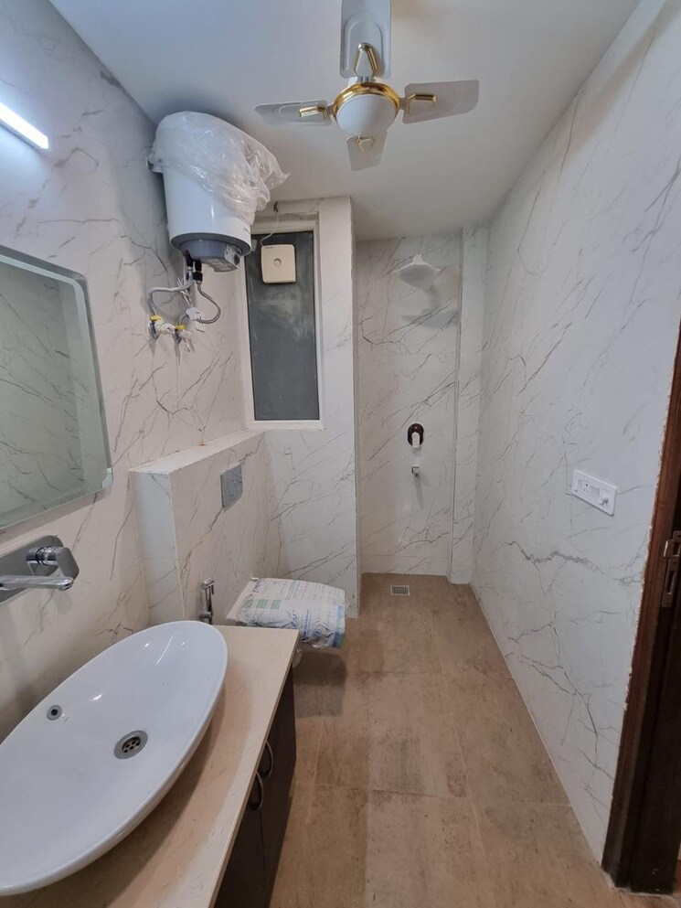 Bathroom, dlf-city-phase-v 4 Bedroom 270 Sq.Yd. Builder Floor In Dlf Phase V Gurgaon 7945369