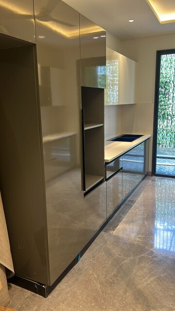 Room in 4 BHK Builder Floor at DLF Atria, Dlf Phase ii – for Sale