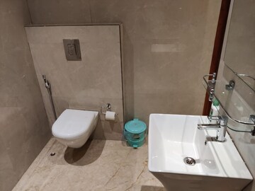 Bathroom in 4 BHK Apartment at DLF Park Place, Sector 54 – for Rent