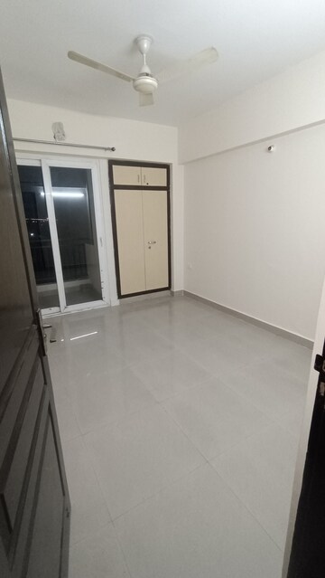 Room in 3 BHK Apartment at Sethi Max Royale, Sector 76 – for Rent