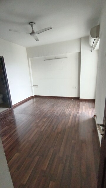 Room in 2 BHK Apartment at Sethi Max Royale, Sector 76 – for Rent