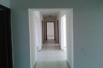Building Lobby in 3 BHK Apartment at DLF Hamilton Court, Sector 27 – for Rent