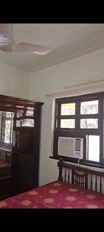 Room in 2 BHK Apartment at Bandra West – for Rent
