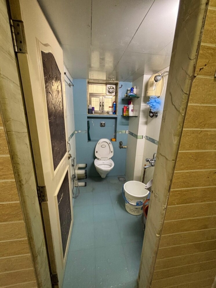 Master Bedroom, babubhai-chs 2 Bedroom 600 Sq.Ft. Apartment In Khar West Mumbai 7945567