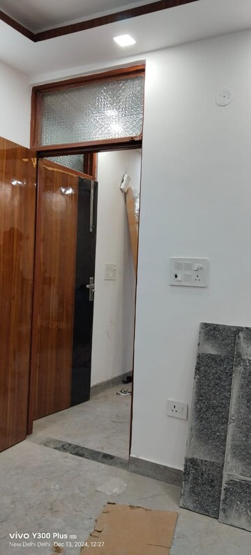 Building Lobby in 1 BHK Builder Floor at Govindpuri – for Sale