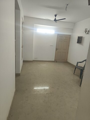 Room in 2 BHK Apartment at Supertech Cape Town, Sector 74 – for Sale