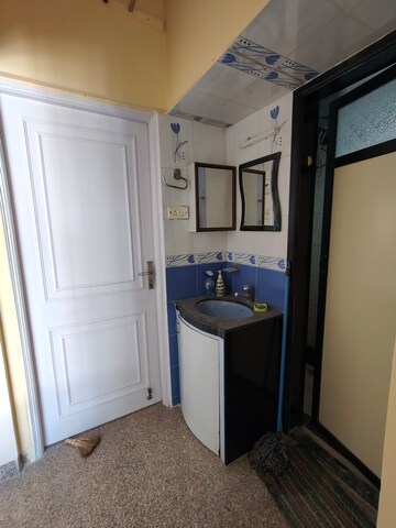 Master Bedroom in 2 BHK Apartment at Vrindavan Apartment Goregaon, Goregaon East – for Rent