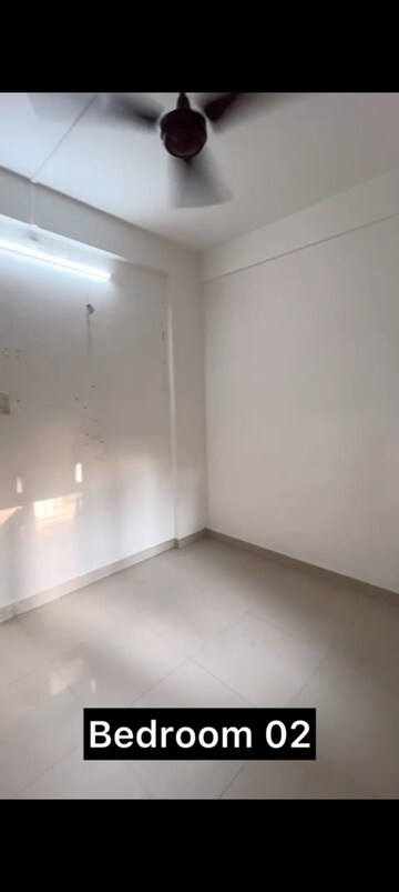 Room in 3 BHK Apartment at Khar West – for Rent