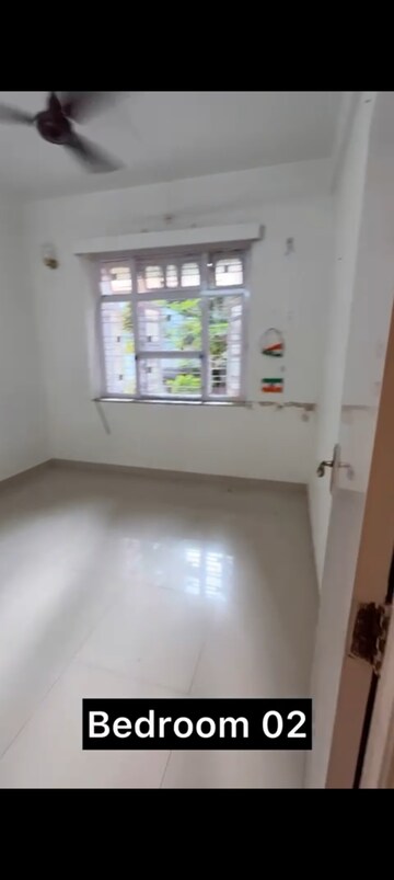 Room in 3 BHK Apartment at Khar West – for Rent