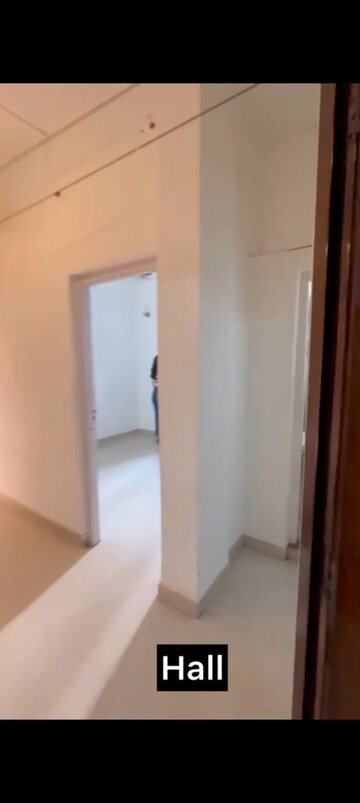 Room in 3 BHK Apartment at Khar West – for Rent