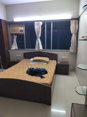 Master Bedroom in 3 BHK Apartment at Khar West – for Rent