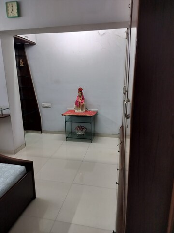 Furnished Amenities in 3 BHK Apartment at Khar West – for Rent
