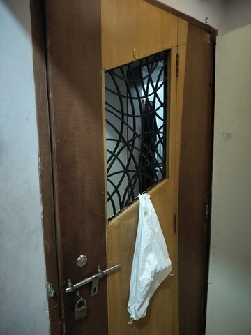 Furnished Amenities in 3 BHK Apartment at Khar West – for Rent