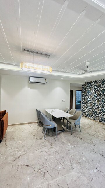 Master Bedroom in 4 BHK Apartment at Gomti Nagar – for Rent