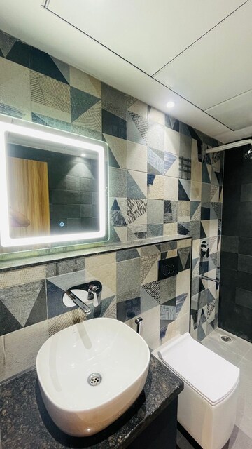 Master Bedroom in 4 BHK Apartment at Gomti Nagar – for Rent