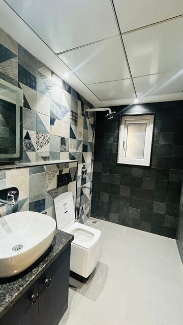 Master Bedroom in 4 BHK Apartment at Gomti Nagar – for Rent