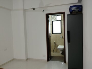 Room in 3 BHK Apartment at Near Vaishno Devi Circle On Sg Highway – for Rent