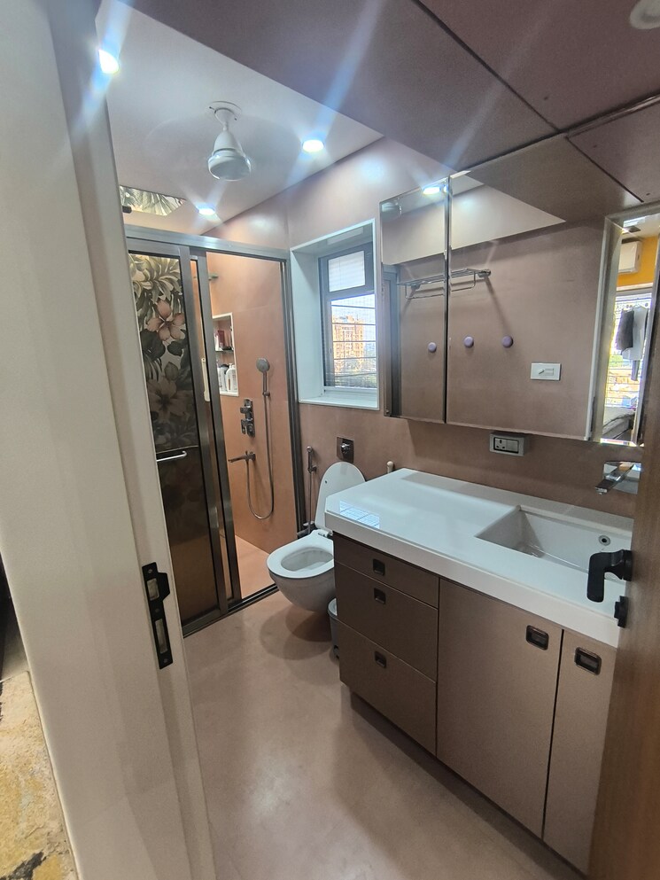 Bathroom, evershine-embassy 2.5 Bedroom 950 Sq.Ft. Apartment In Andheri West Mumbai 7945773