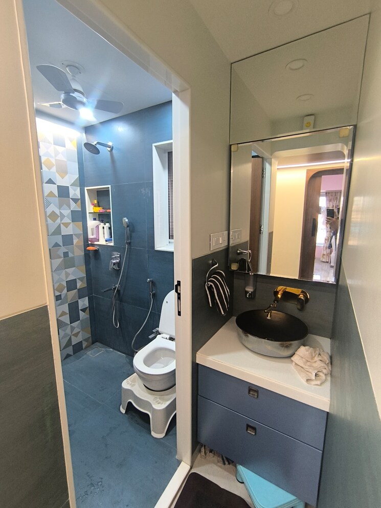 Bathroom, evershine-embassy 2.5 Bedroom 950 Sq.Ft. Apartment In Andheri West Mumbai 7945773