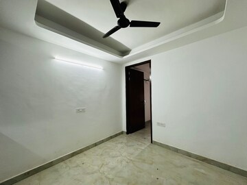 Room in 1 BHK Builder Floor at Paryavaran Complex – for Rent