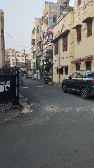 Parking in  Showroom at Esplanade – for Rent