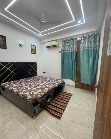 Bedroom in 1.5 BHK Builder Floor at Shastri Nagar – for Rent