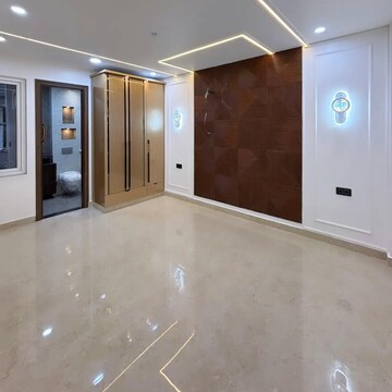 Room in 2.5 BHK Builder Floor at Shastri Nagar – for Rent