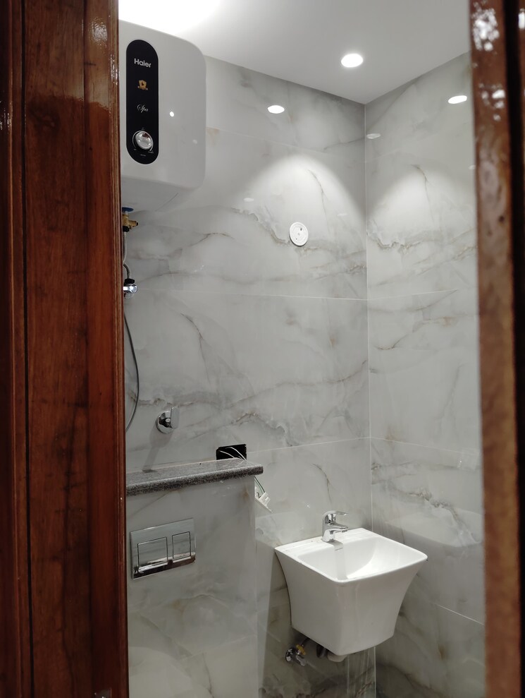 Bathroom, niti khand 3 Bedroom 1450 Sq.Ft. Builder Floor In Niti Khand Ghaziabad 7945856