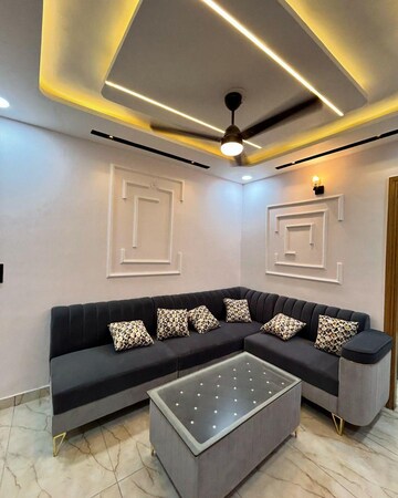 Master Bedroom in 2.5 BHK Builder Floor at Shastri Nagar – for Rent