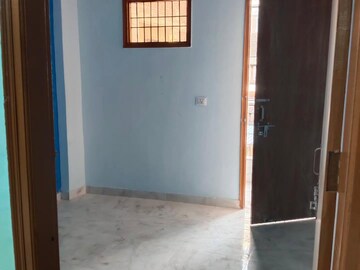 Room in 3 BHK Builder Floor at Shastri Nagar – for Rent
