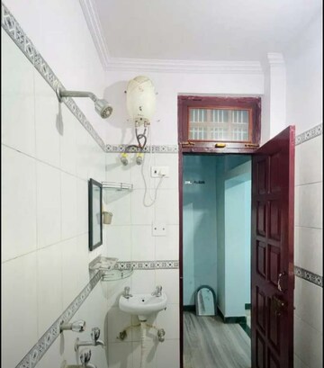 Kitchen in 2 BHK Independent House at Gomti Nagar – for Rent