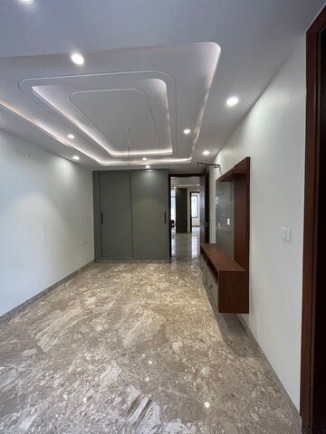 Room in 3 BHK Apartment at Paschim Vihar – for Rent