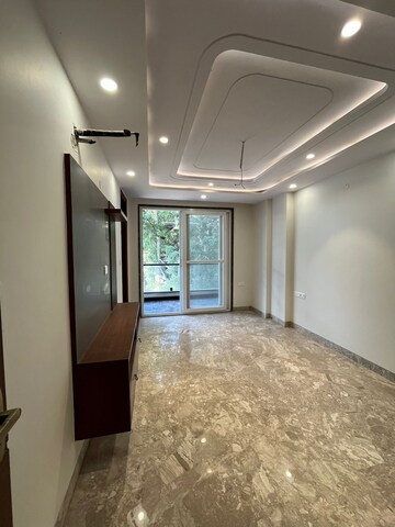 Room in 3 BHK Apartment at Paschim Vihar – for Rent