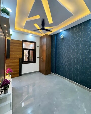 Bedroom in 2 BHK Builder Floor at Shastri Nagar – for Rent