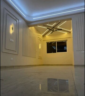 Master Bedroom in 2.5 BHK Apartment at Experion Capital, Gomti Nagar – for Rent